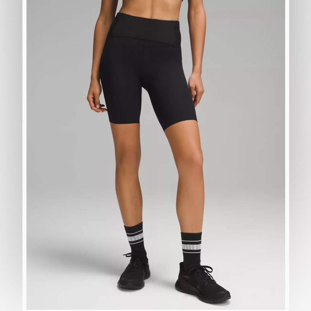 Lululemon cropped shorts - Size 6
